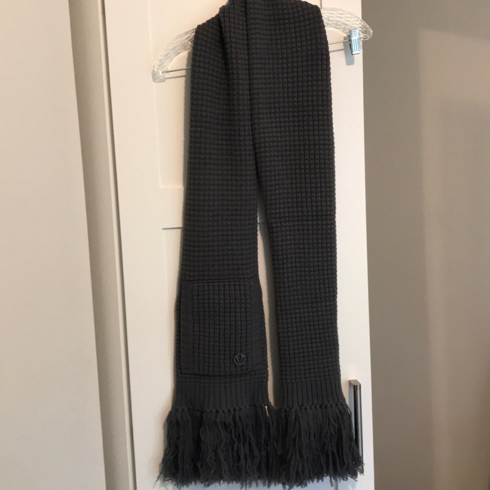 Lululemon cable knit scari